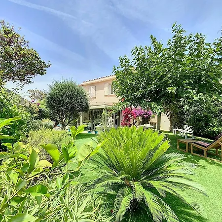 Climatisée à Avec Piscine Et Parking Sécurisés - 2 à 4 Voyageurs - Fr-1-770-66 * La Ciotat