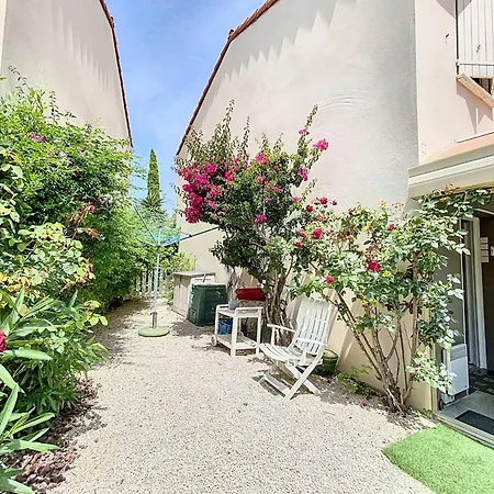 Climatisée à Avec Piscine Et Parking Sécurisés - 2 à 4 Voyageurs - Fr-1-770-66 *